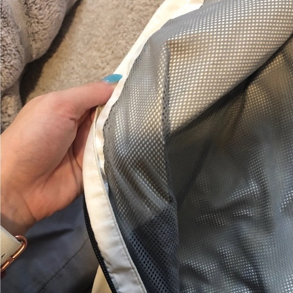 The North Face Rain Windbreaker Resolve Jacket - Picture 3 of 5